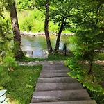 Дом отдыха Luxury Riverfront With Pool&sports