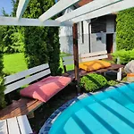 Дом отдыха Luxury Riverfront With Pool&sports