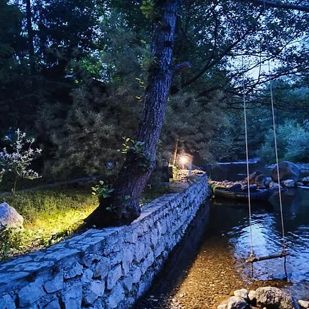 別荘 Luxury Riverfront With Pool&sports Uvac